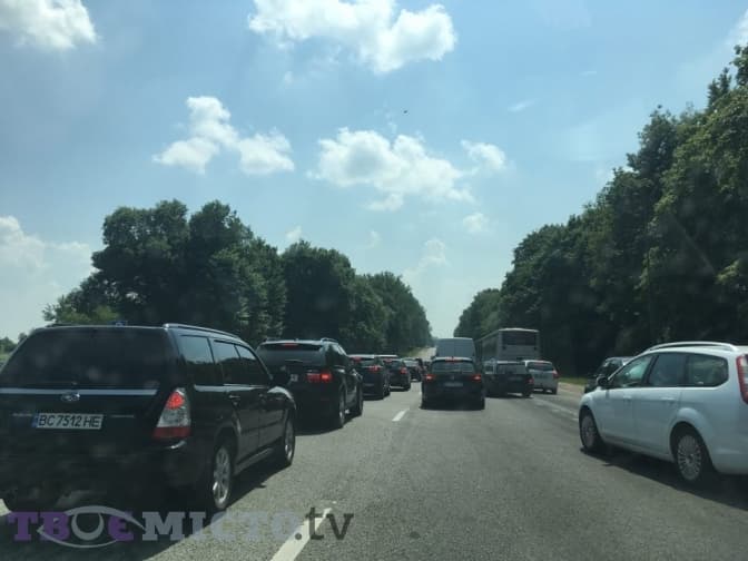 Ситуація на дорогах Львівщини. Затор на кільцевій у напрямку Стрия