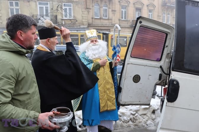 Зі Львова до військових на схід вирушив різдвяний десант. Відео