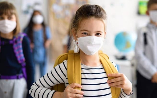 Відучора вакцинованих освітян на Львівщині побільшало на 4%