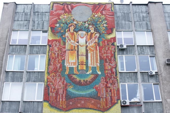 У Львові пропонують демонтувати радянську мозаїку на проспекті Чорновола