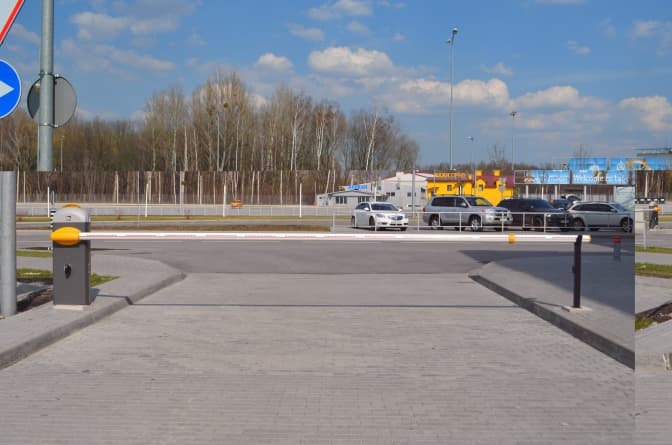 В аеропорту «Львів» ввели платне паркування: година – 5 грн