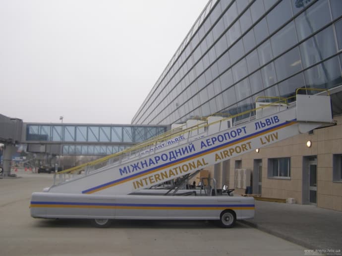 У львівському аеропорту запровадили платну послугу для пасажирів
