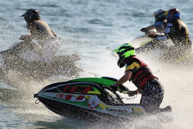 На Львівщині пройшли змагання з аквабайку. 10 атмосферних фото