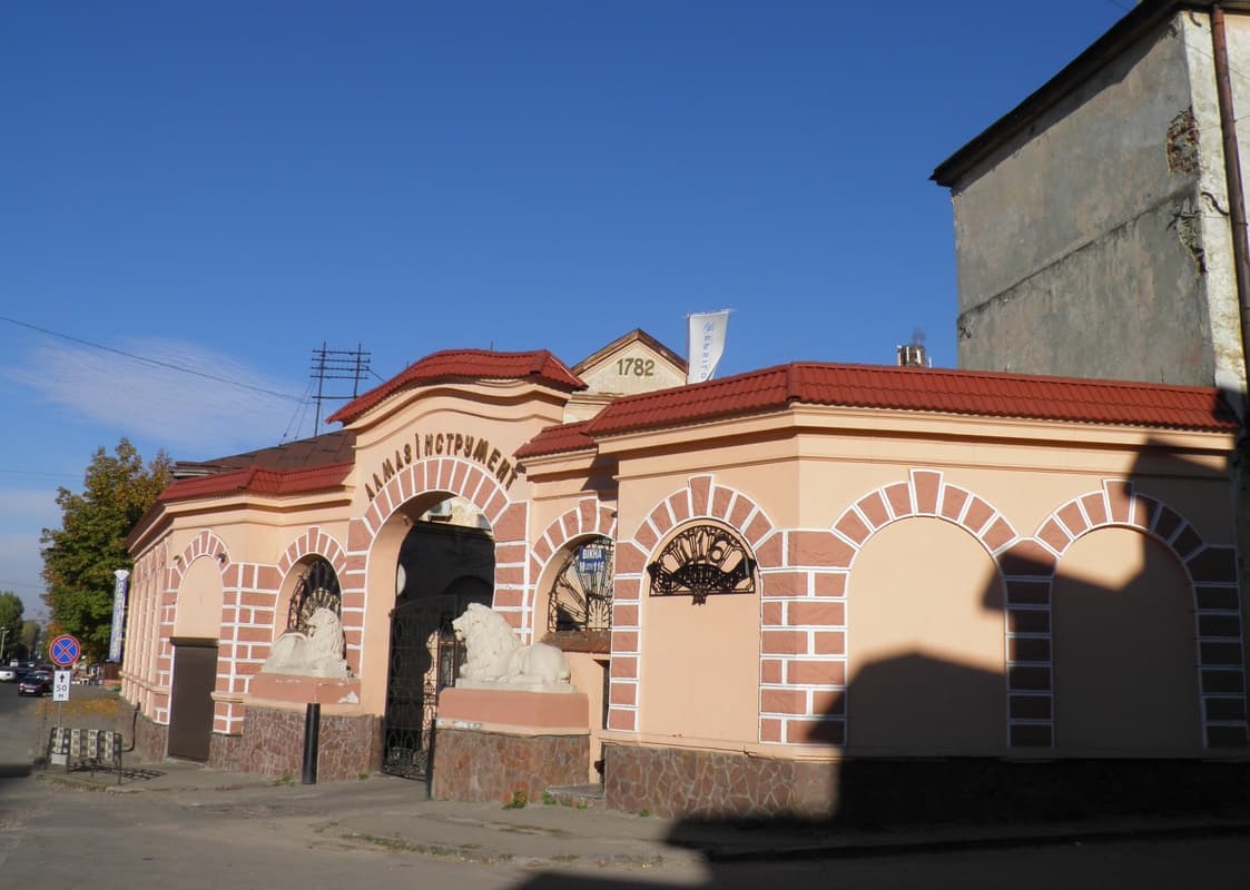 Полярон та Кінескоп. Як територію колишніх львівських заводів перетворюють на житло