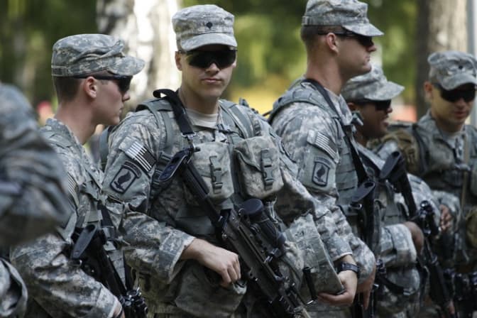 Мешканців Львівщини попереджають про стрільби та вертольоти