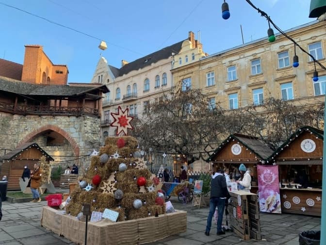 У Львові з'явилася ще одна площа для святкування Різдва. Фото