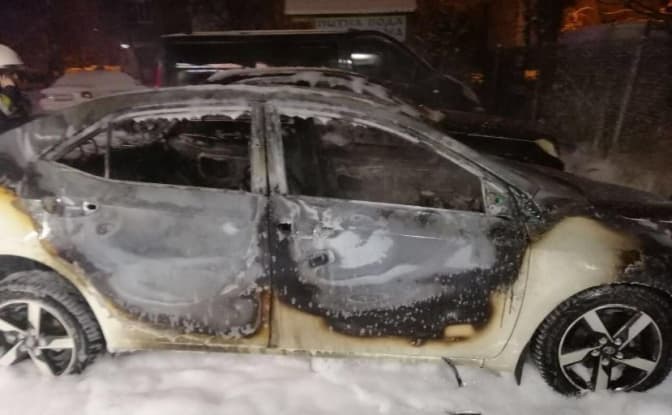У Львові шукають свідків підпалу автомобіля. Фото