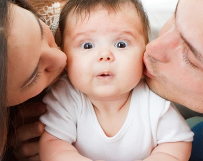 У «Дії» тепер можна подати заяву на усиновлення дитини. Як це зробити