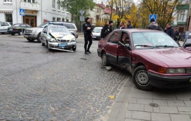 Ситуація на дорогах Львова: ДТП за участі машини поліцейської охорони