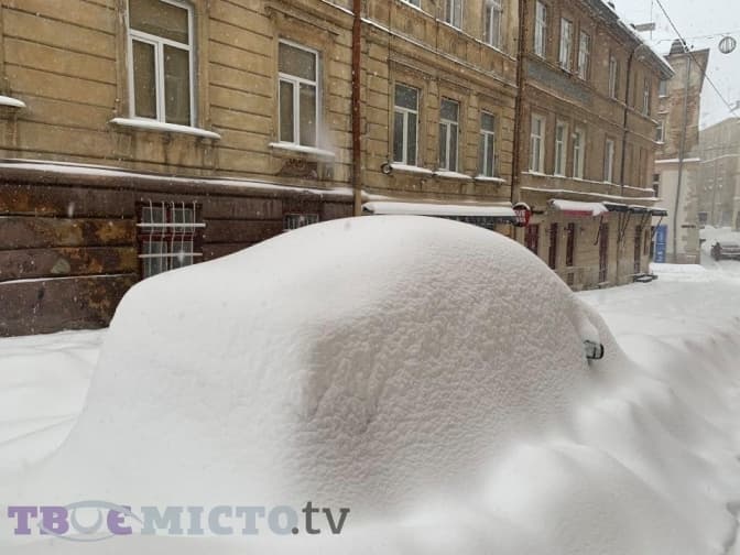 Як у Львові прибирали сніг у різні історичні епохи