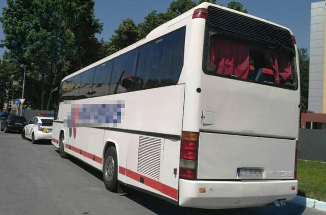 Туристичний автобус в’їхав у стіну будинку на Ужгородській