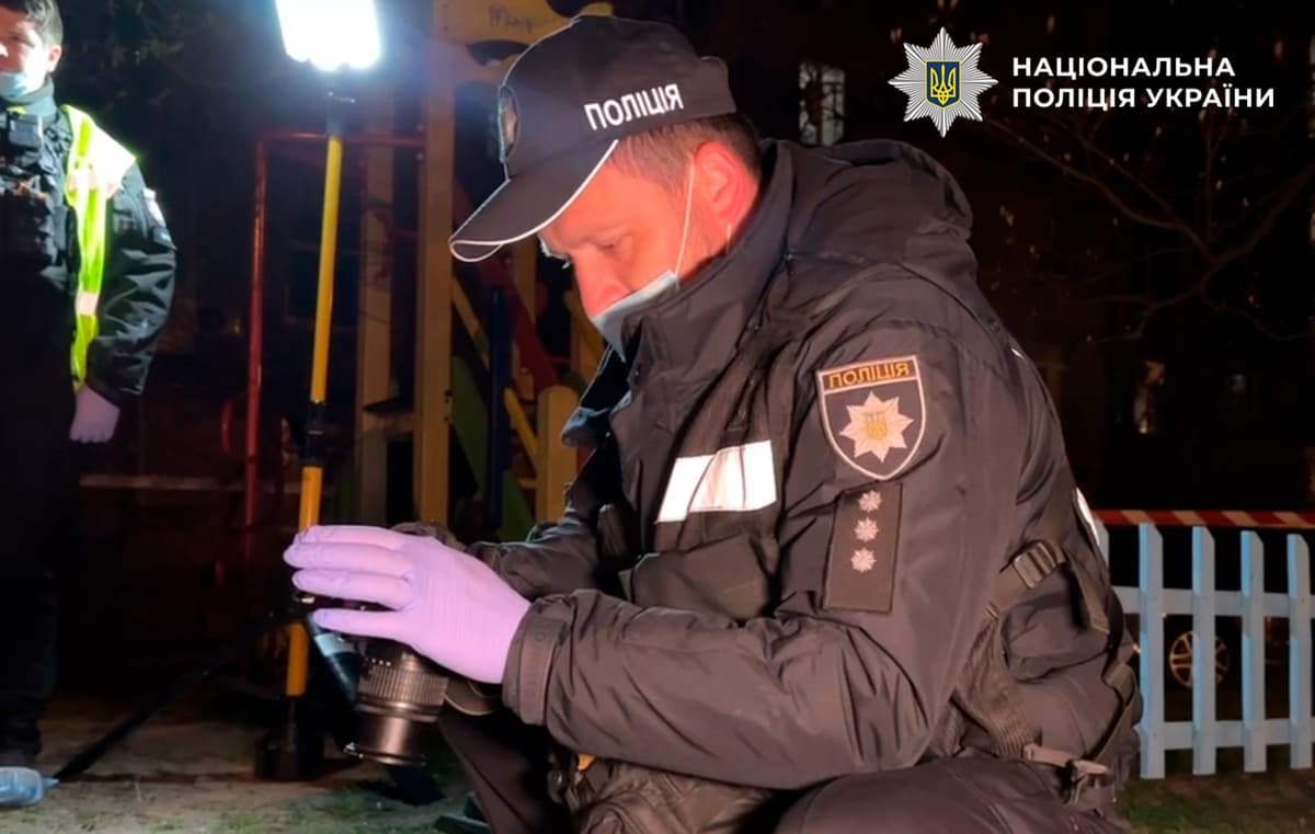У Києві молодий чоловік загинув на дитячому майданчику через зауваження
