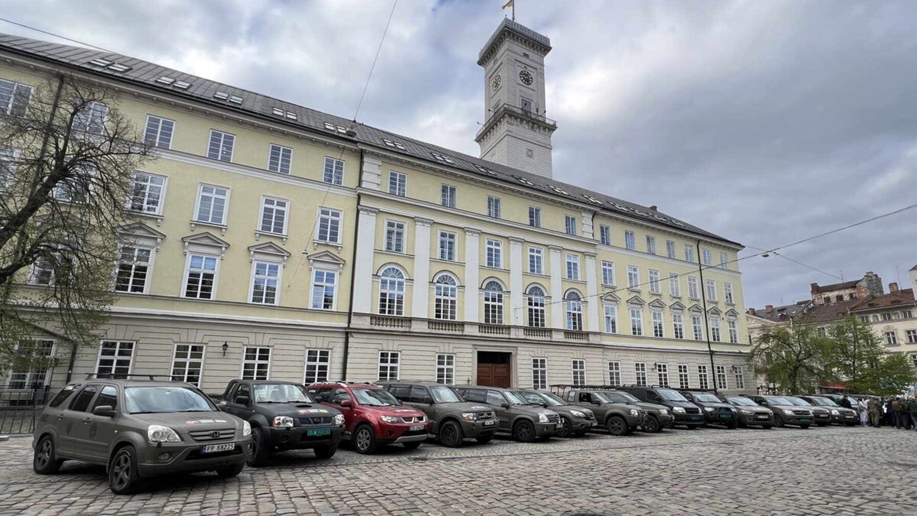 Норвегія передала Україні червгову партію автомобілів / фото ЛМР