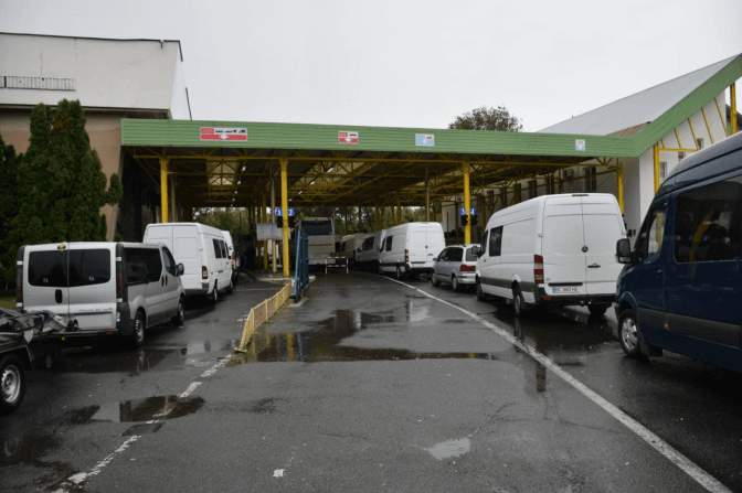 Понад 200 автомобілів зупинились на пунктах пропуску на кордоні з Польщею на Львівщині