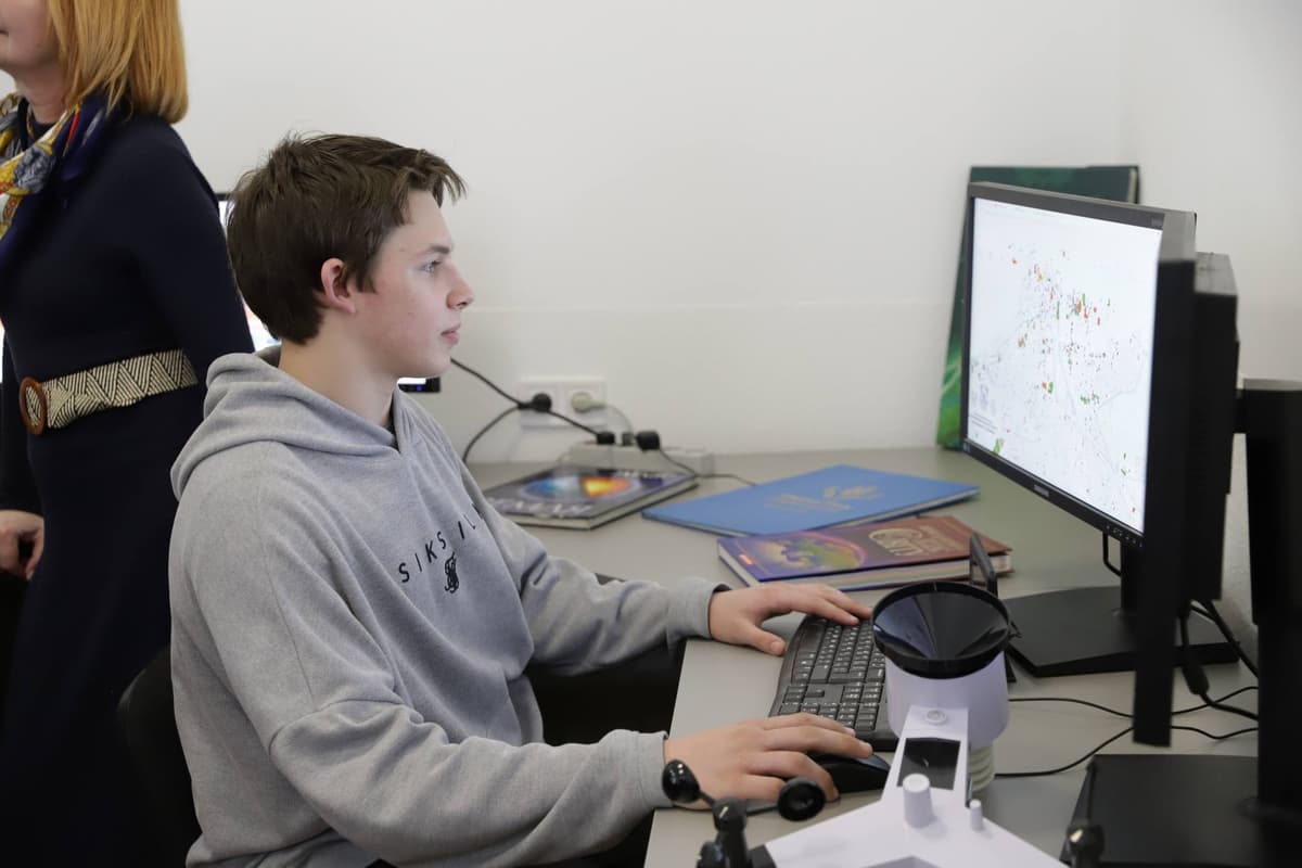 На Львівщині відкрили лабораторію, де школярі досліджуватимуть Землю за допомогою сучасних технологій