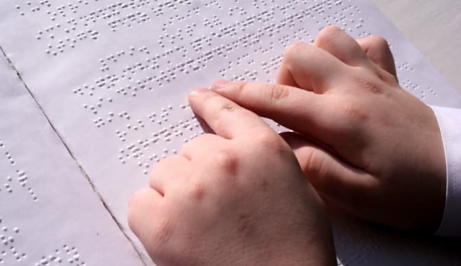 Бібліотеки Львова отримають надруковані шрифтом Брайля книги