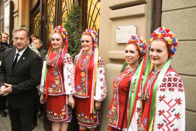 Фото дня: на будинку, де було Консульство Бельгії, встановили таблицю