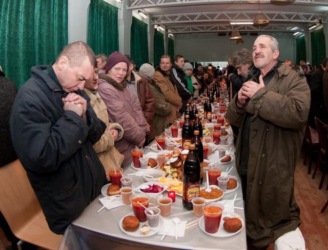 Емаус-Оселя запрошує потребуючих на Святвечір