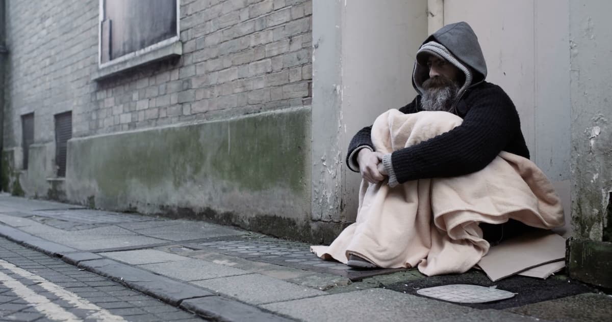 Ми всі дихаємо одним повітрям або Хто у Львові має мити безпритульних