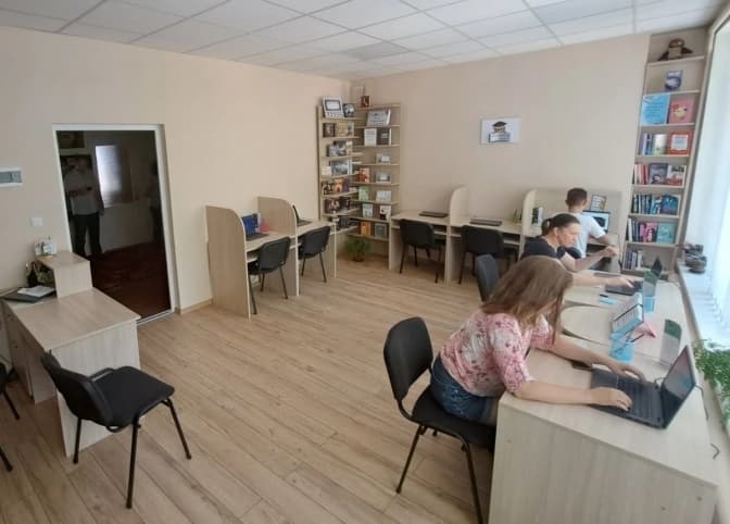 На Львівщині облаштували сучасний ЦНАП та бібліохаб. Як це покращило життя мешканців