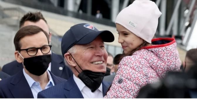 Байден назвав Путіна «м’ясником» після зустрічі з українськими біженцями