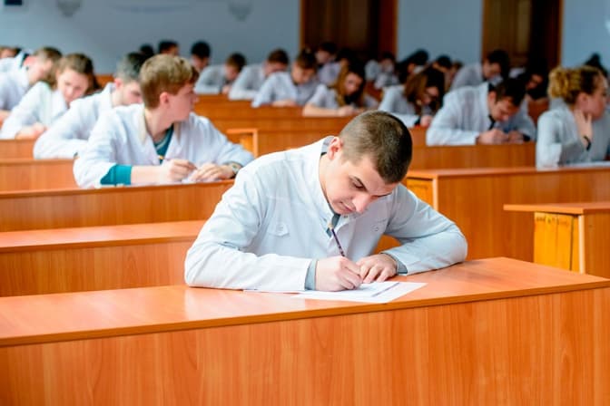 Лише 5,3% львівських інтернів склали міжнародний кваліфікаційний тест