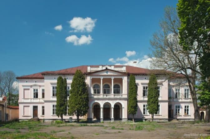 Куди поїхати на вихідні зі Львова: палац над Західним Бугом