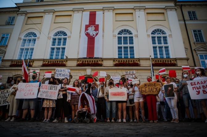 На площі Ринок відбулася акція солідарності з білоруським народом. Фото