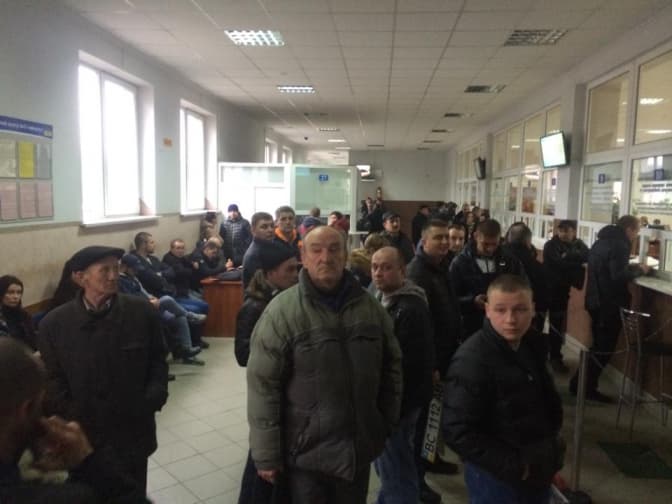 У Львові активісти блокують будівлю колишнього МРЕВ