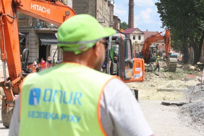 Для проїзду транспорту відкрили перехрестя Хмельницького – Опришківська