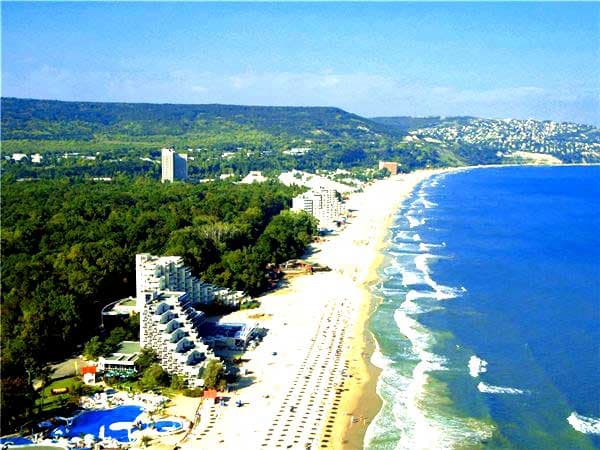 Цьогоріч українці найбільше цікавляться відпочинком у Болгарії