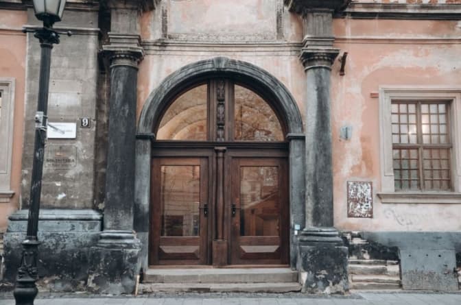 У Львові відреставрували браму до королівської кам’яниці