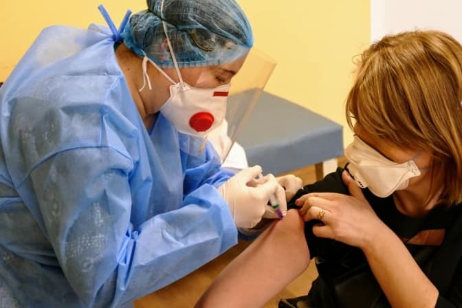 Скільки з мільйона щеплених від Covid-19 українців стикнулися з побічною дією вакцини