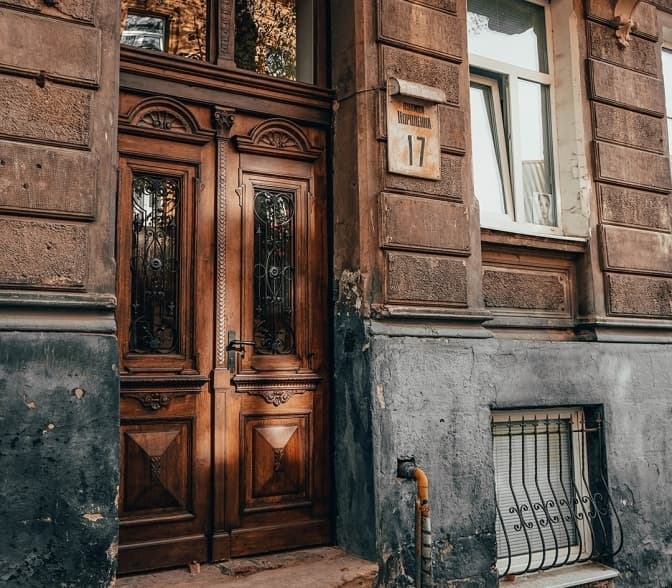 У Львові поблизу площі Митної відновили історичну браму