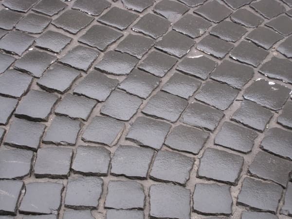 У Львові розповіли, що роблять з демонтованою бруківкою