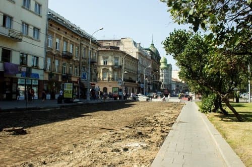 У Львові на проспекті Свободи покладуть «заховану» бруківку. Фото