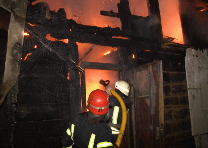 Львів'ян просять допомогти родині із Брюховичів, яка залишилася без даху над головою