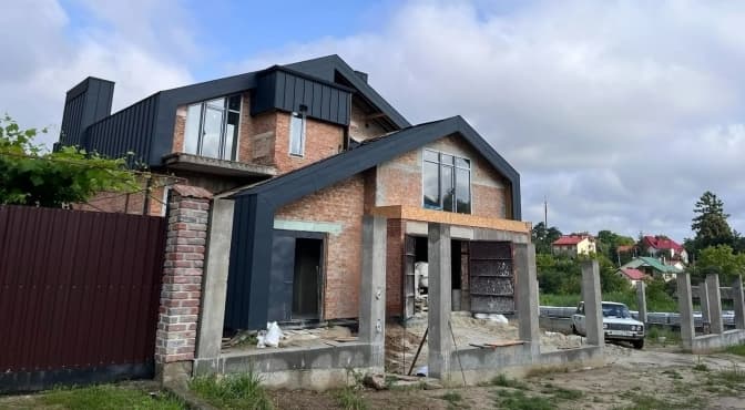 Суд закрив справу щодо будинку, який подарували сину львівського військкома