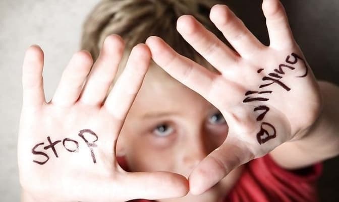 Вчительку, яка вдарила учня 6-го класу на Львівщині, звільнили