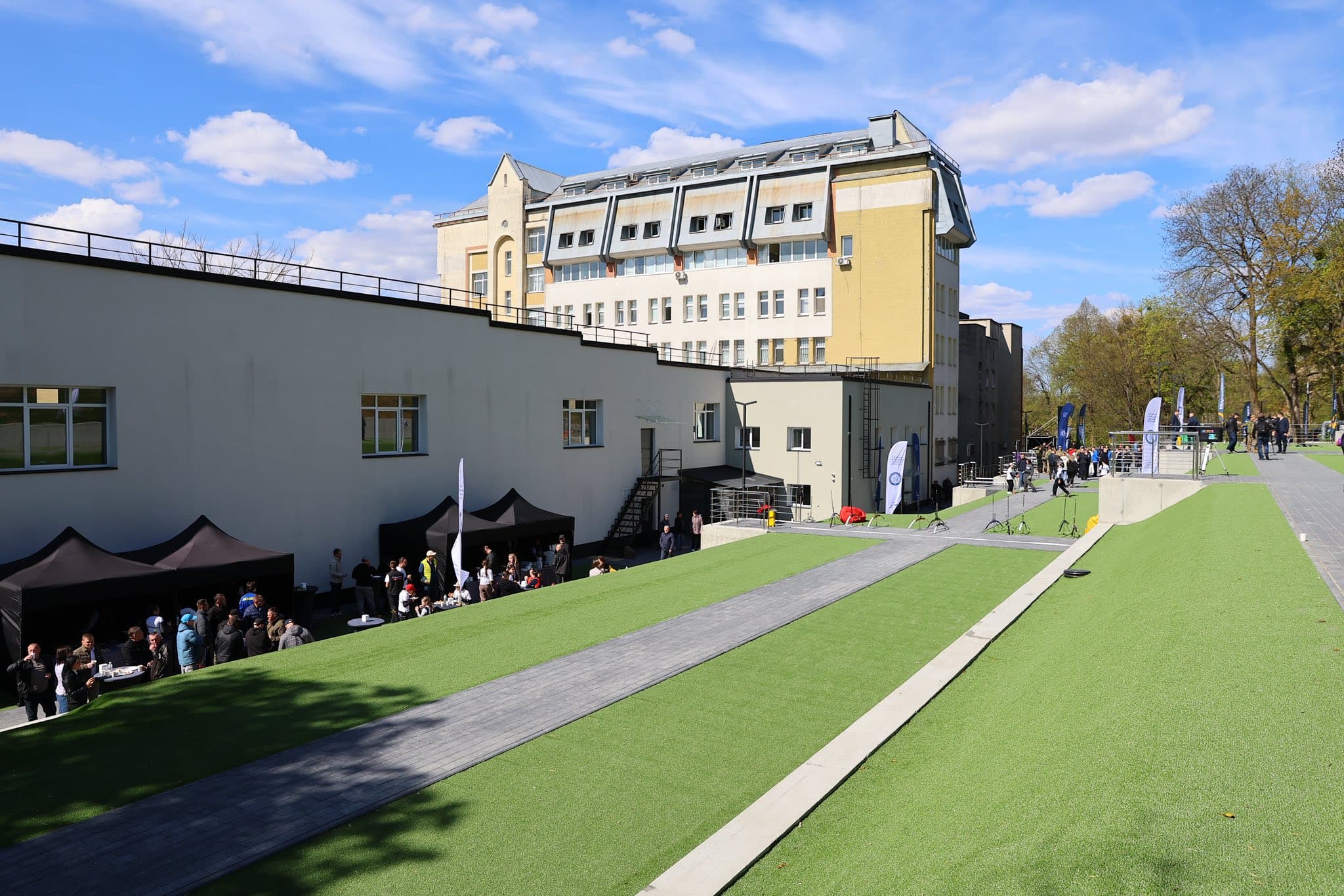 Це єдиний в Україні інклюзивний тир для стрільби з лука довжиною 70 метрів