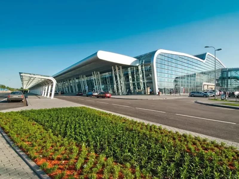 Спір «Сокільники-аеропорт-Львів» – чим це може закінчитися, яким буде новий простір за Оперним та нові подробиці теракту в Києві. Ключове за 20 квітня