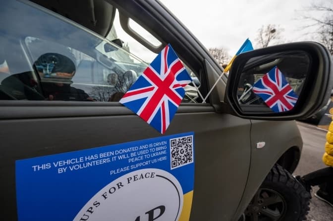 Британські фермери передали 26 позашляховиків для військових