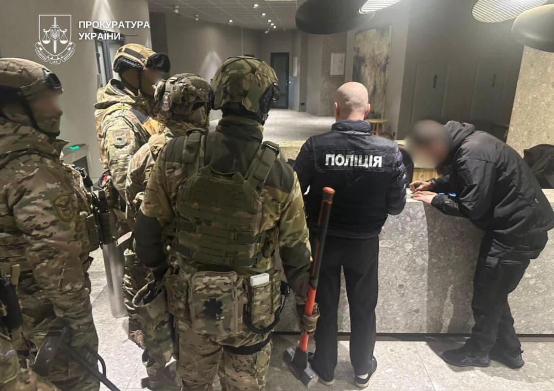 Бронювання за гроші та виїзд за кордон: В Києві викрили схему ухилення від мобілізації