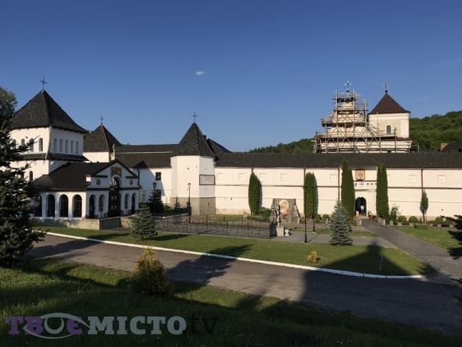 Монахи Святоуспенської Лаври просять про допомогу у боротьбі з Covid-19