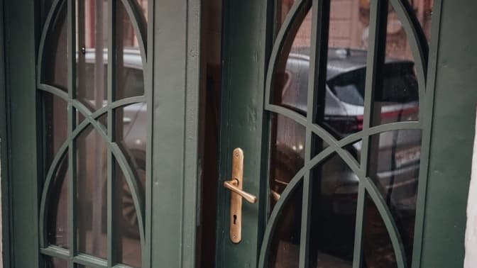 У Львові відновили унікальну металеву браму з прихованими декоративними деталями