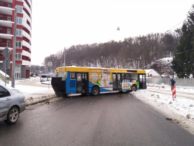 Сьогодні у Львові - масові ДТП через ожеледицю