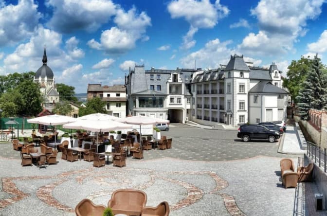 На Знесінні добудують готель і зведуть житловий будинок