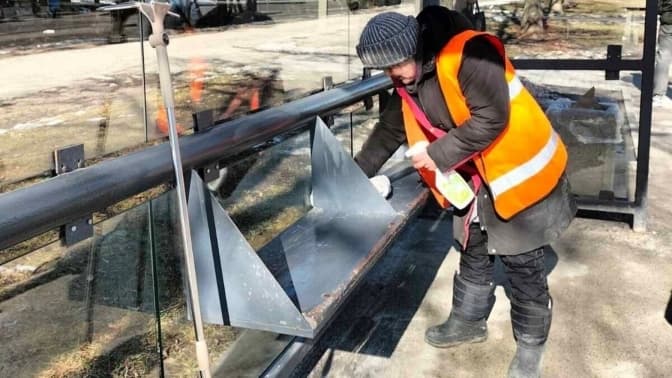 У Львові після зими миють зупинки та вивозять бруд і пісок з вулиць