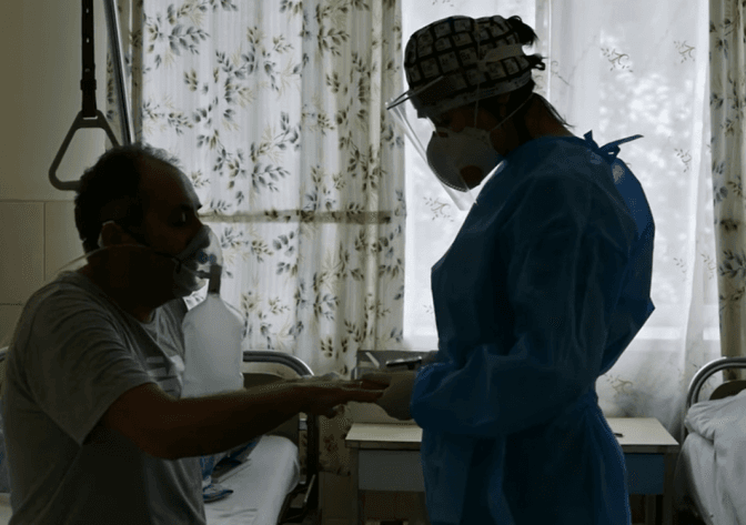 «Я готовий стати на коліна». Пацієнт із коронавірусом подякував львівським медикам за порятунок