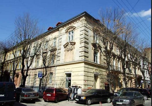 На вулиці Чайковського у Львові самовільно встановили дорожній знак